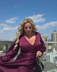 Дълга рокля с деколте