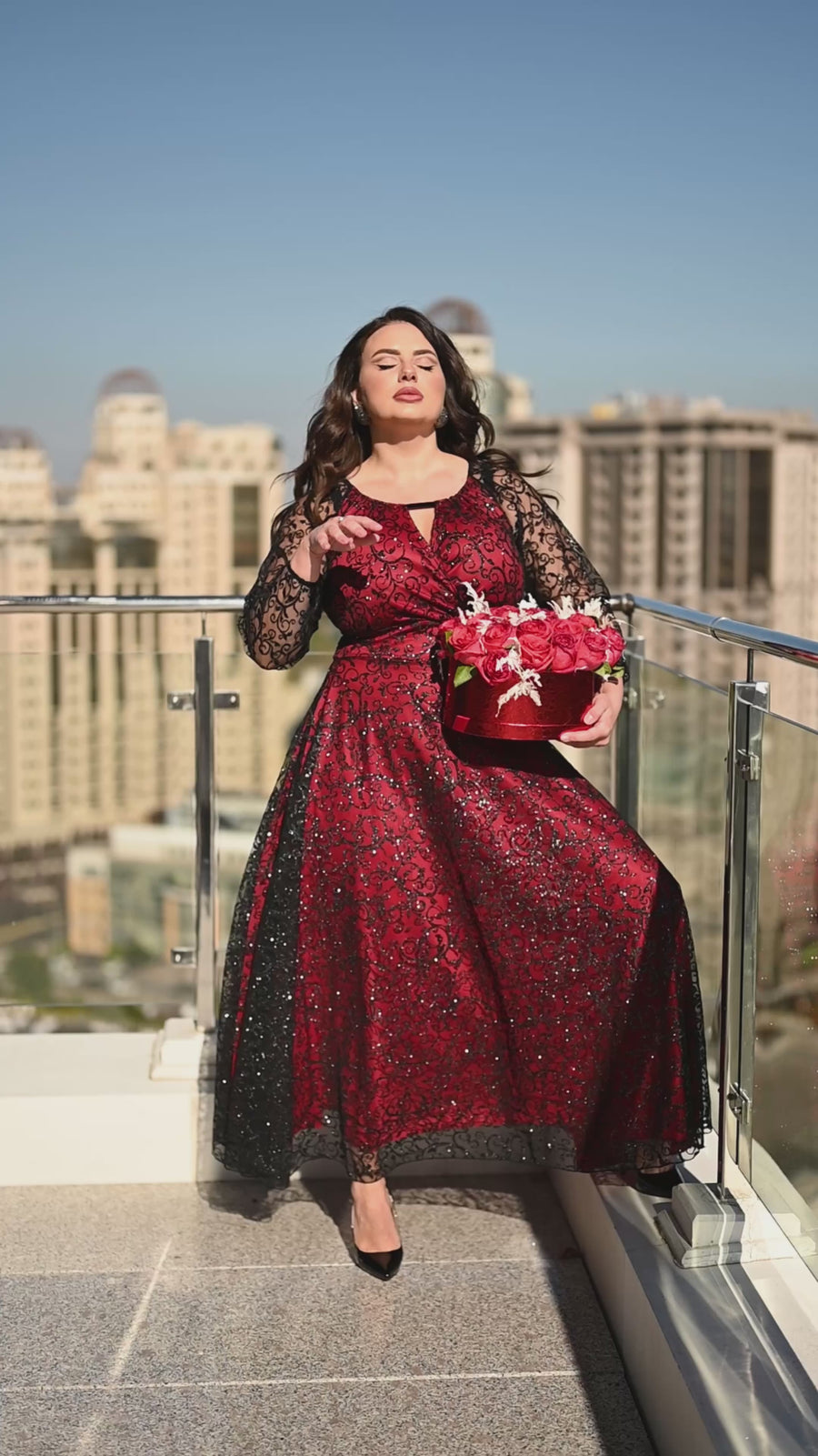 Вечерна рокля с бродерия