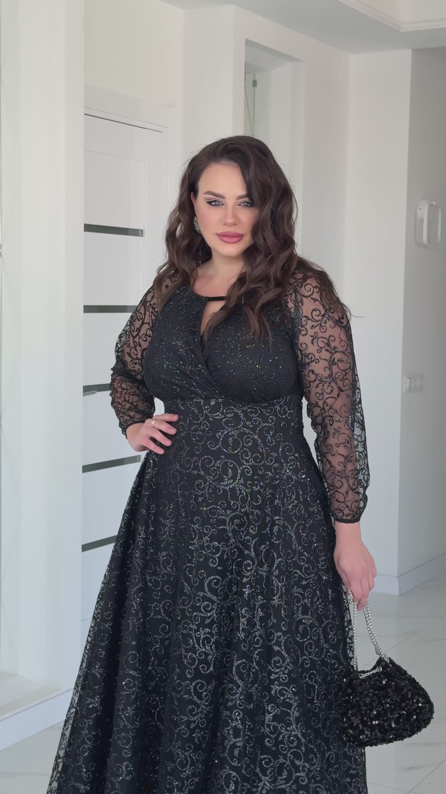 Вечерна рокля с бродерия