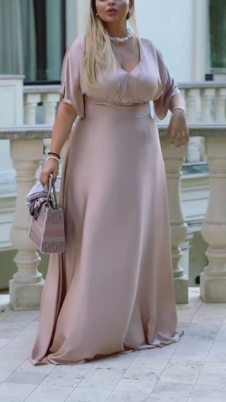 Дълга копринена рокля