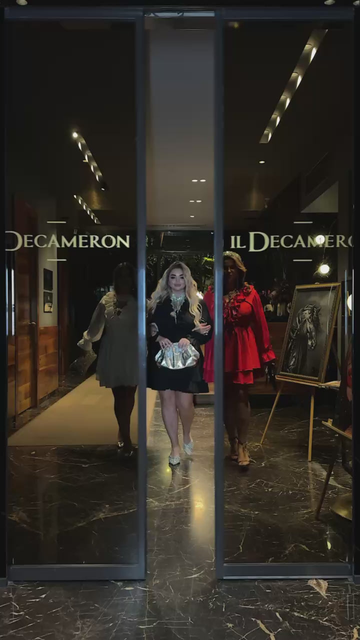 Къса рокля с волани