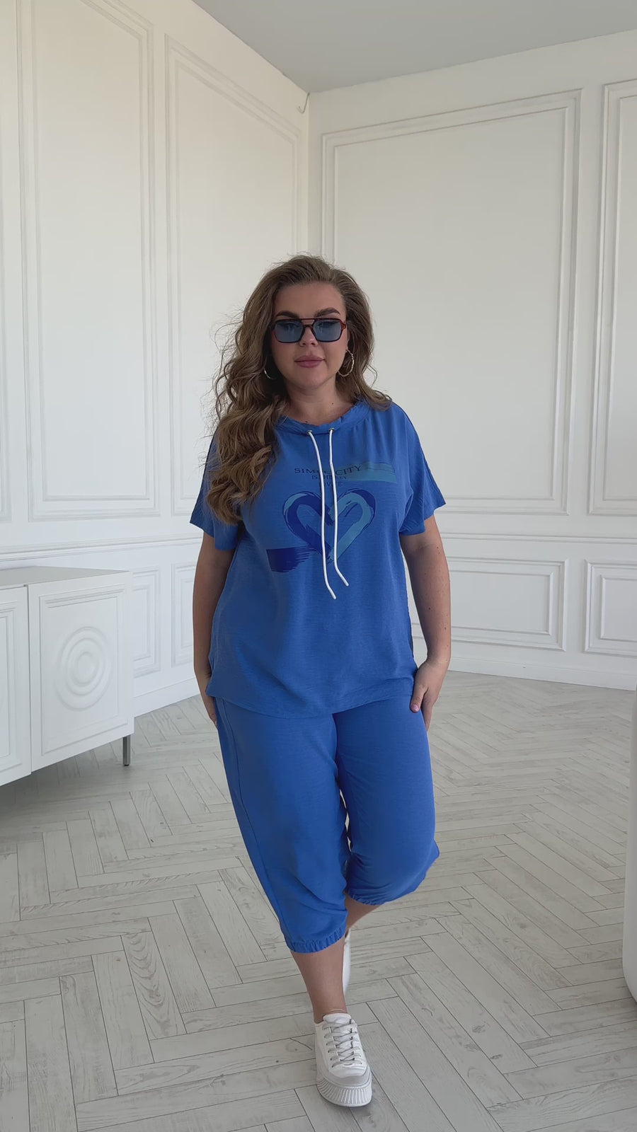 Комплект от горнище и скъсен панталон