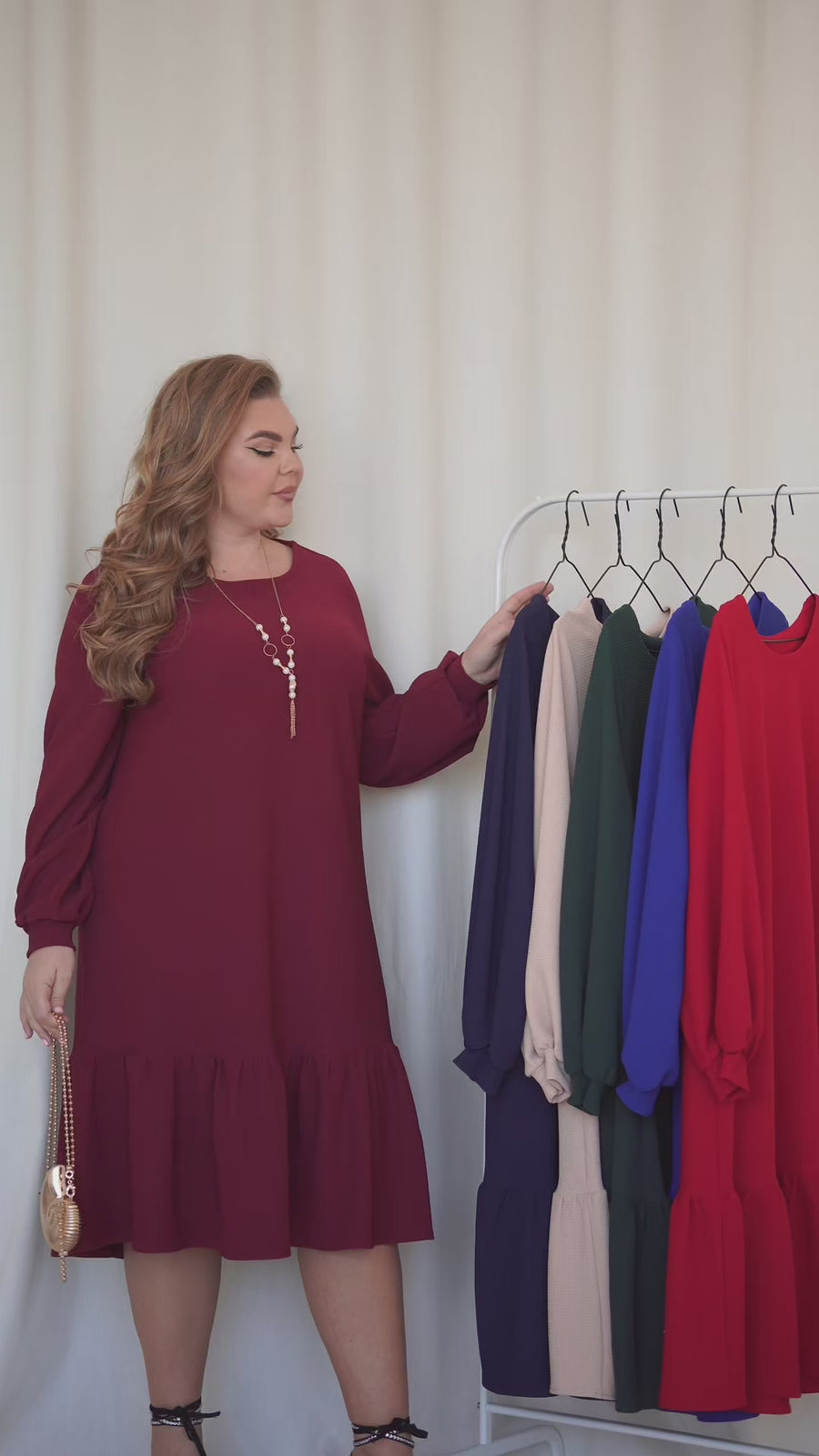 Рокля от лурекс с волани