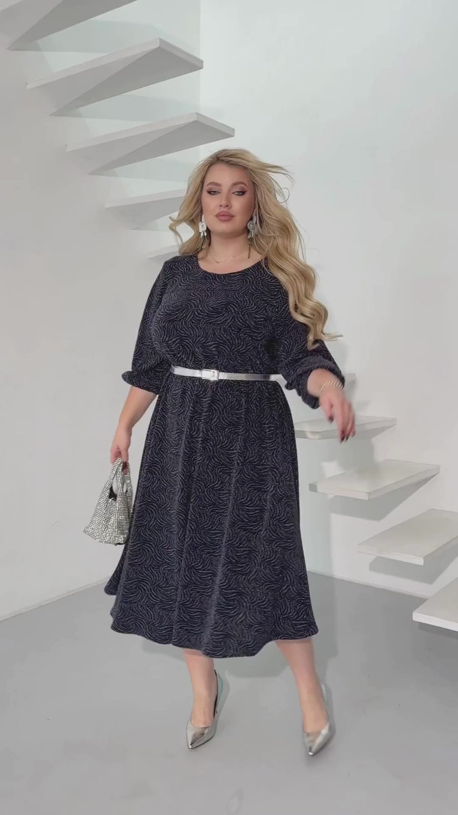 Рокля с лурекс под коляното