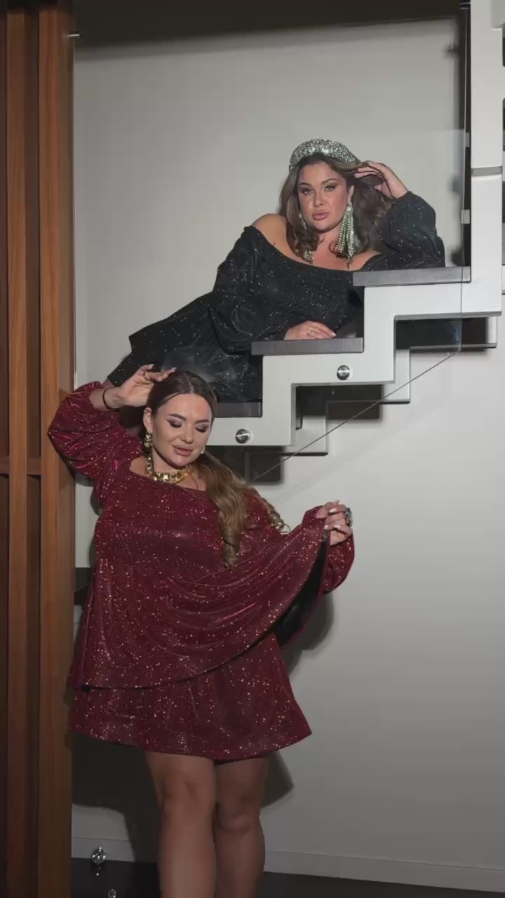 Къса блестяща рокля