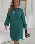 Вталена рокля с дантела