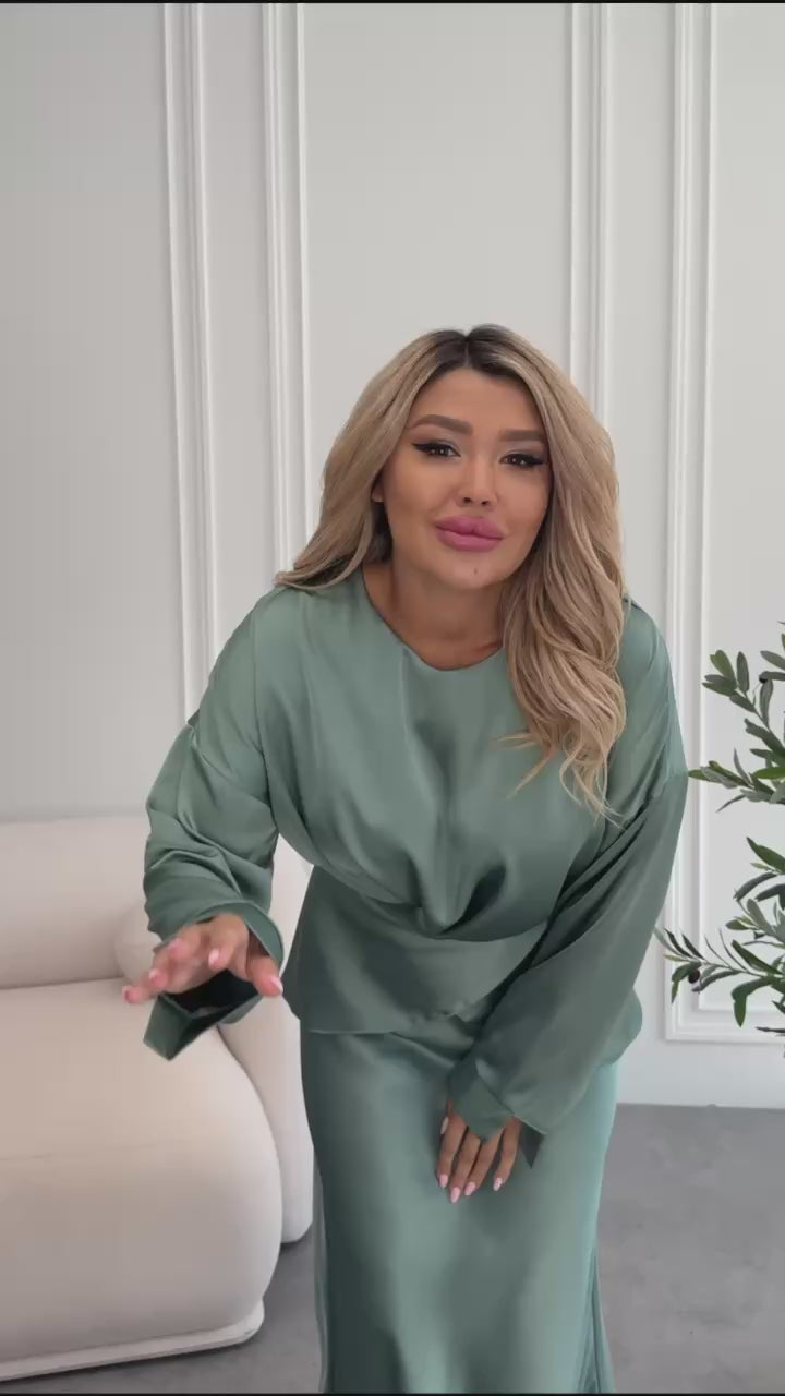 Комплект от блуза и пола