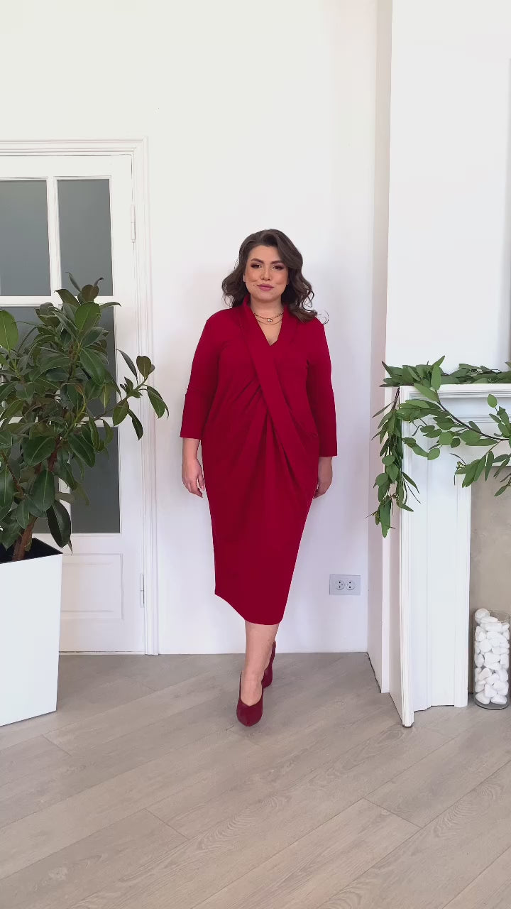 Рокля в миди дължина с джобове