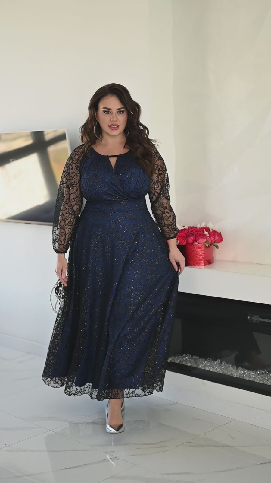 Вечерна рокля с бродерия