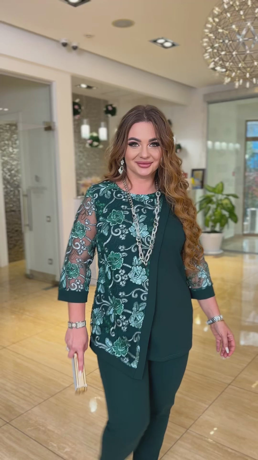 Комплект с блуза от мрежа с бродерия