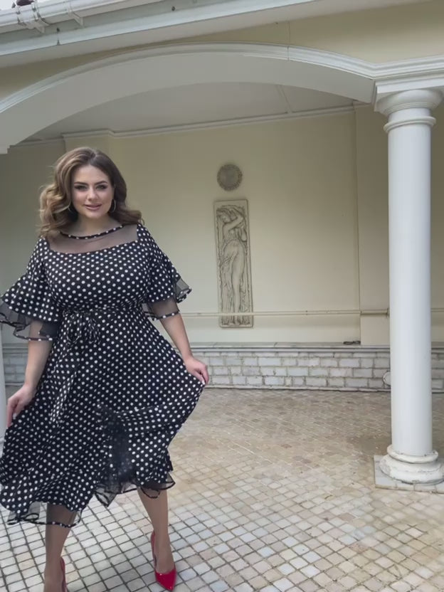 Рокля на точки с мрежа