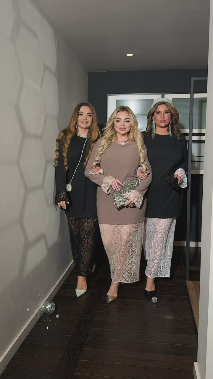 Рокля с дантелена пола