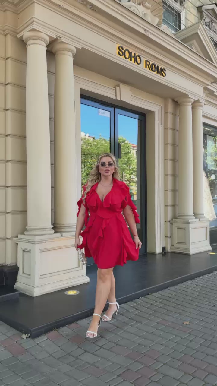 Къса рокля с волани