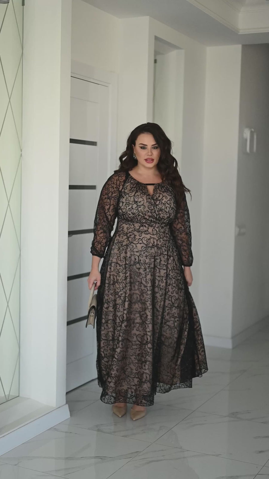 Вечерна рокля с бродерия